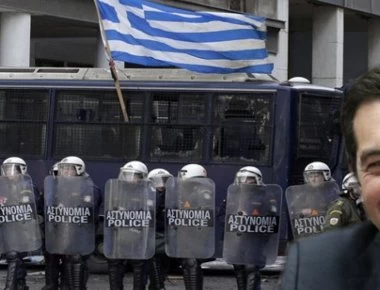 Bίντεο: Απίστευτος διάλογος Ελληνίδας πατριώτισσας με τα ΜΑΤ του Τσίπρα